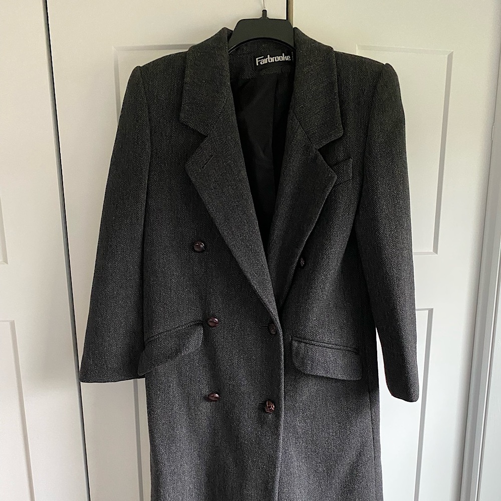 Fairbrooke Women’s long wool coat Size 6